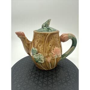 Vintage Henriksen Handpainted Classic Majolica Ceramic Frog Lily Pads Teapot